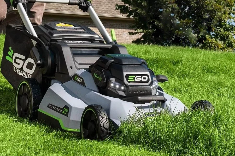 battery charged lawn mower